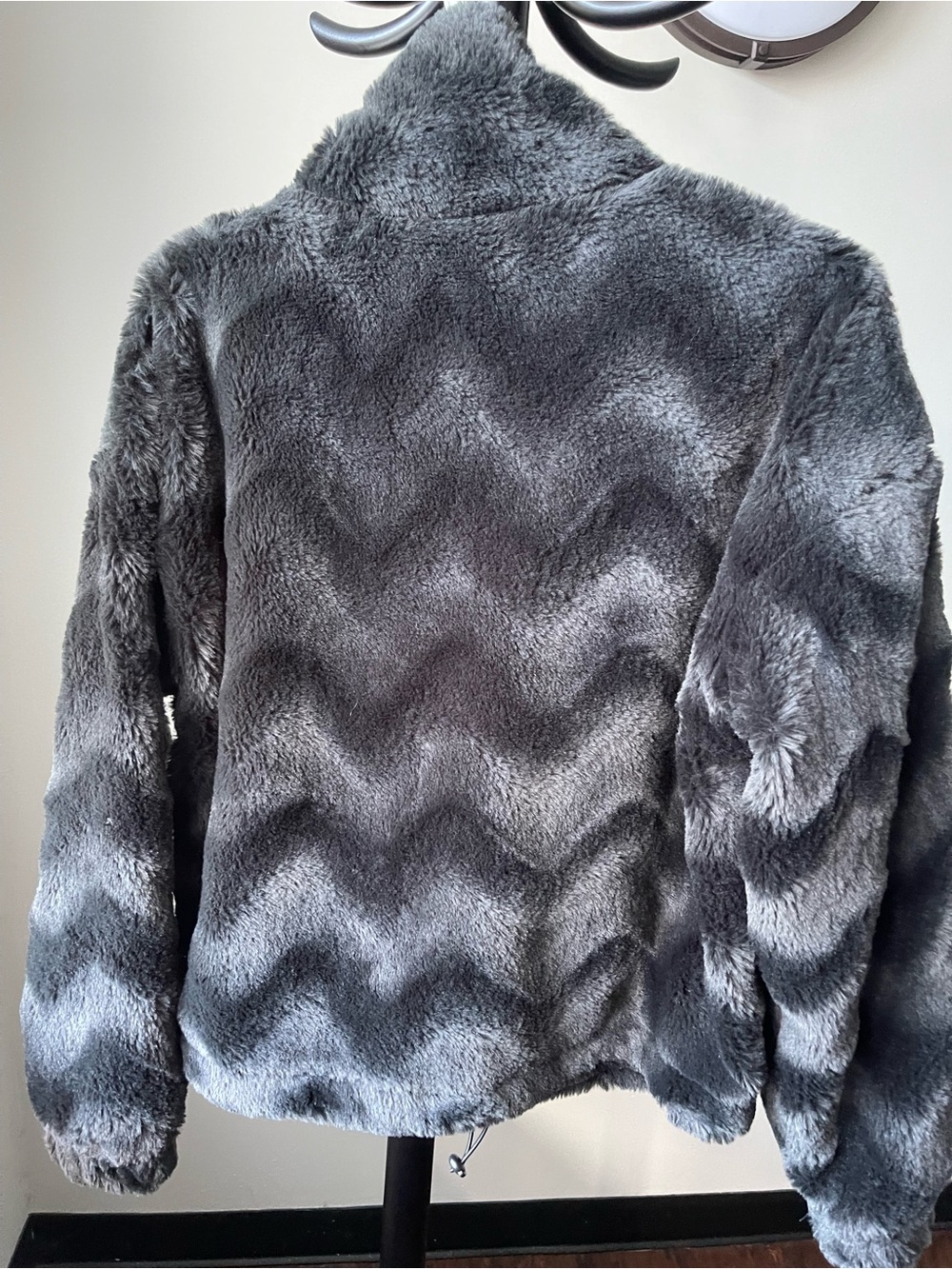 Urban Outfitters Eva Black
Faux Fur Coat Teddy jackets Size SP - Picture 4 of 11